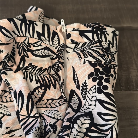 Janie and Jack Girls 5T White Shorts with Black and Pink Leaf-Print - Picture 6 of 9